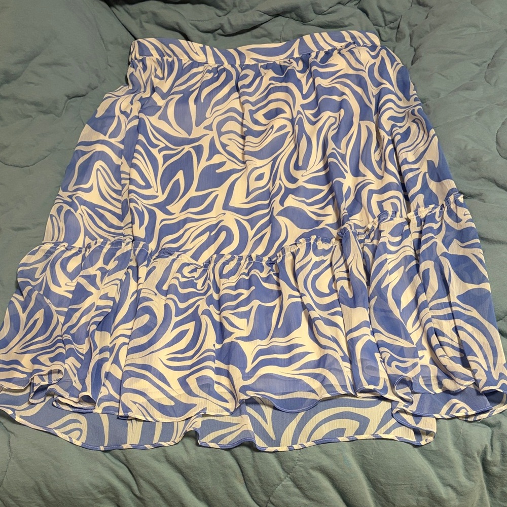 1. State Extra Large Blue and White Patterned Women's Skirt New without Tags